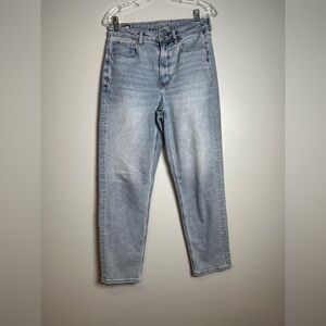 American Eagle Mom Straight Jeans light wash size 6 high rise denim